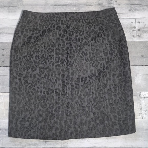 Ann Taylor Loft Petites Grey Leopard Print Skirt 6P - Picture 4 of 11